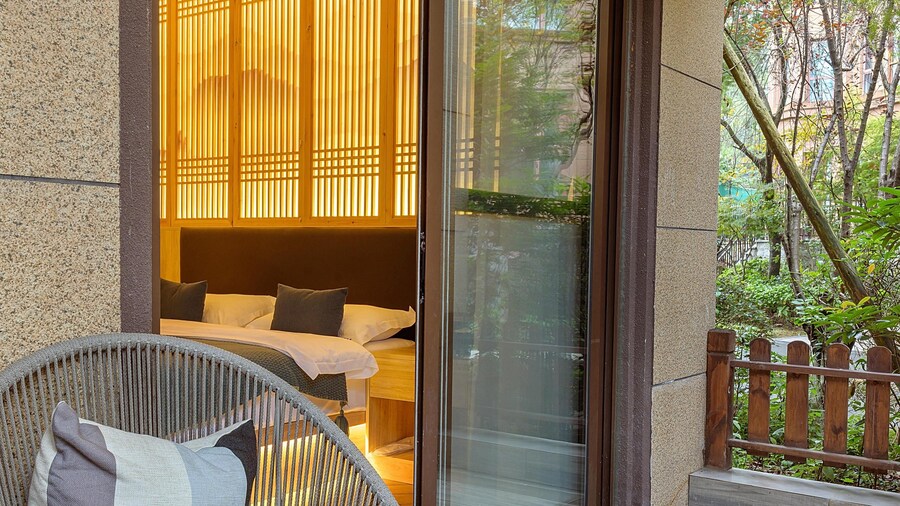 Room-heinemann Hotel Courtyard or Terrac