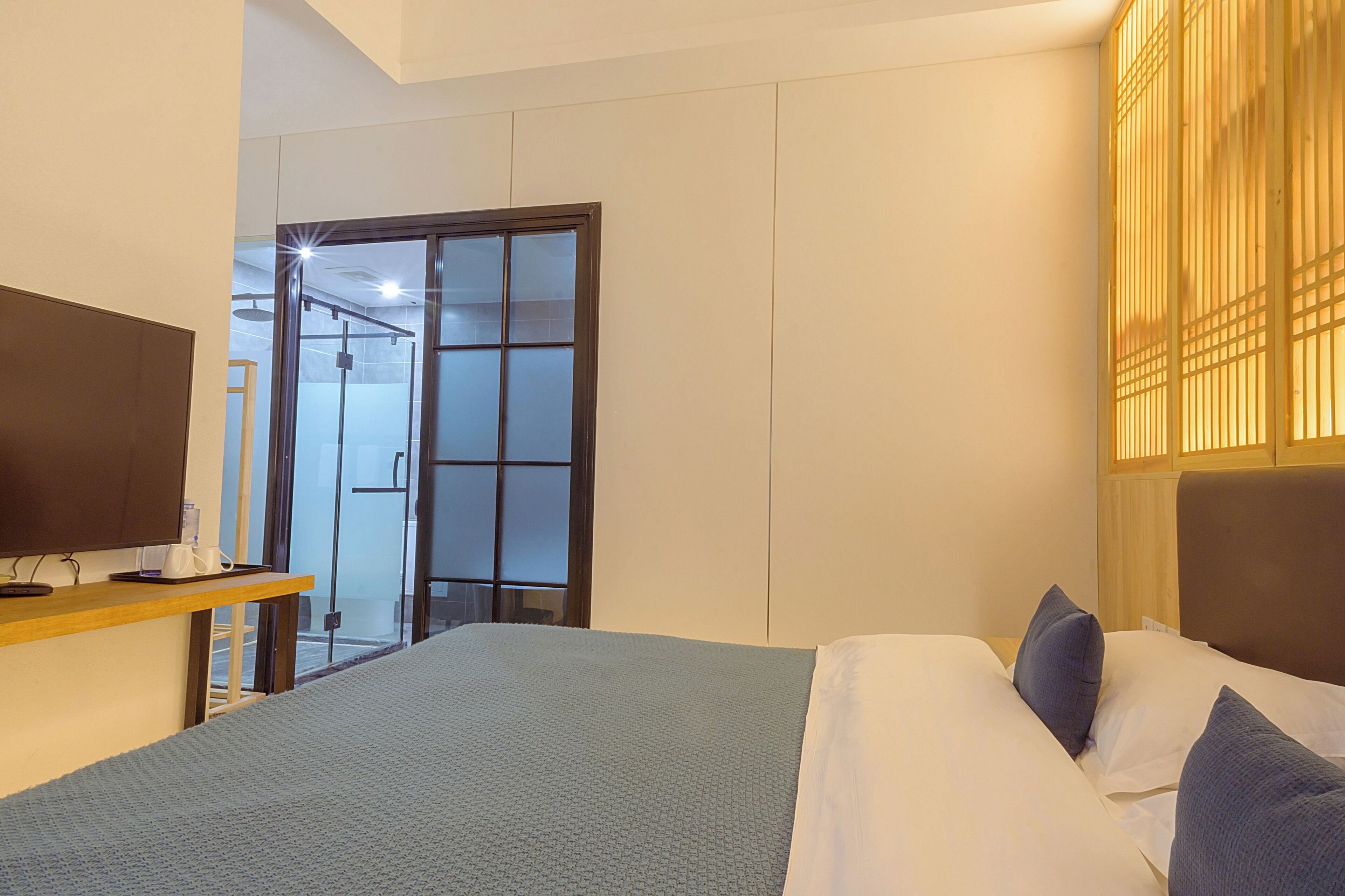 Room, 1 Bedroom, Accessible, Smoking | 1 bedroom