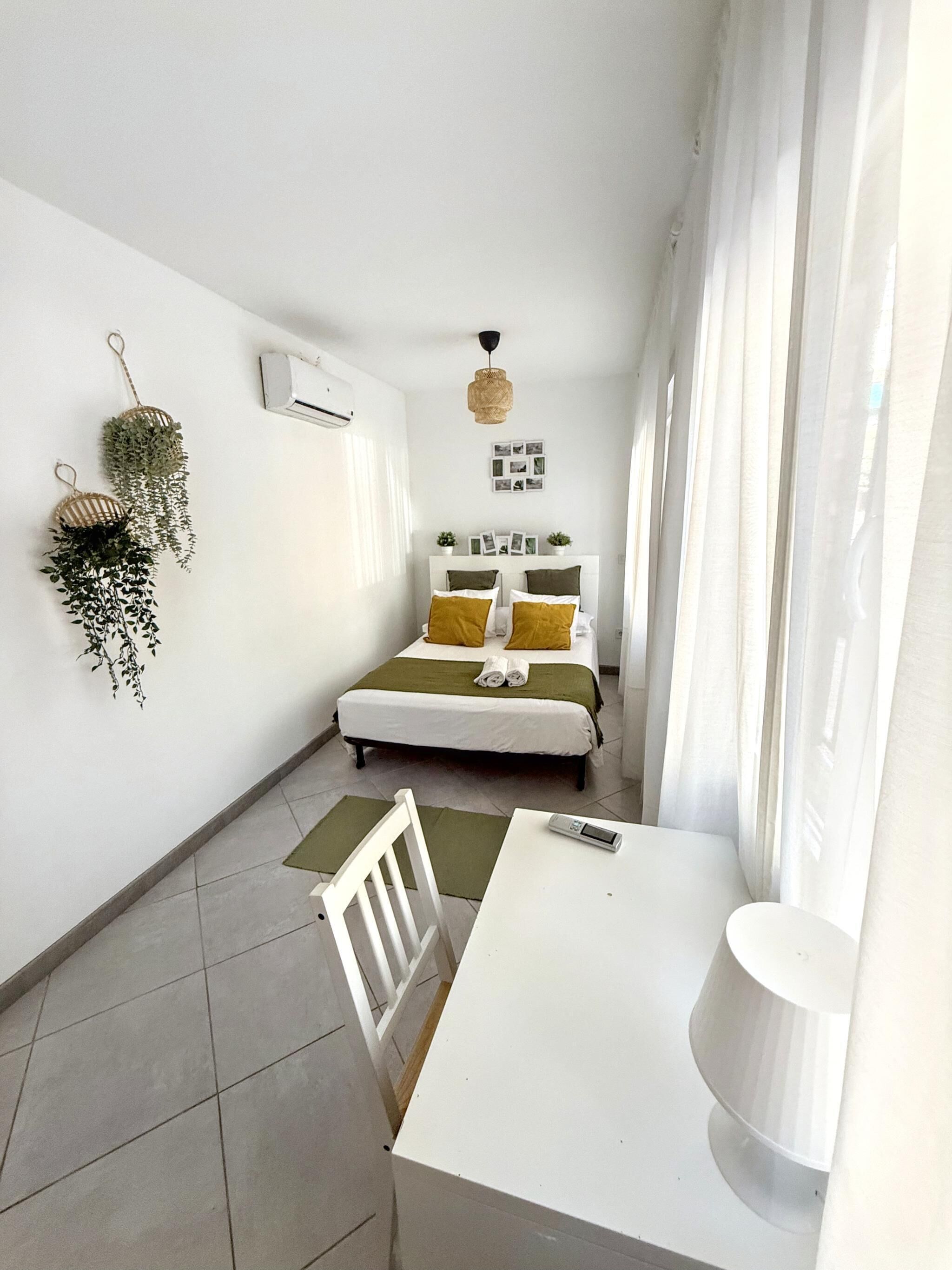 1 soverom, strykejern/-brett, internettilgang og sengetøy