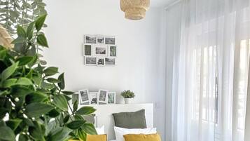 1 slaapkamer, een strijkplank/strijkijzer, internet, beddengoed