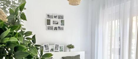 1 habitación, tabla de planchar con plancha, internet y ropa de cama