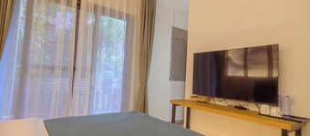 Room-heinemann Hotel Courtyard or Terrac