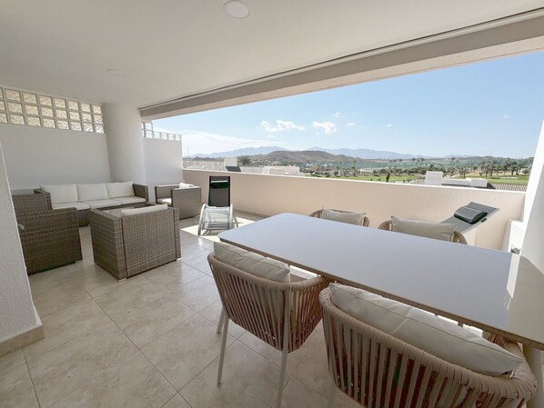 تناول الطعام بالخارج