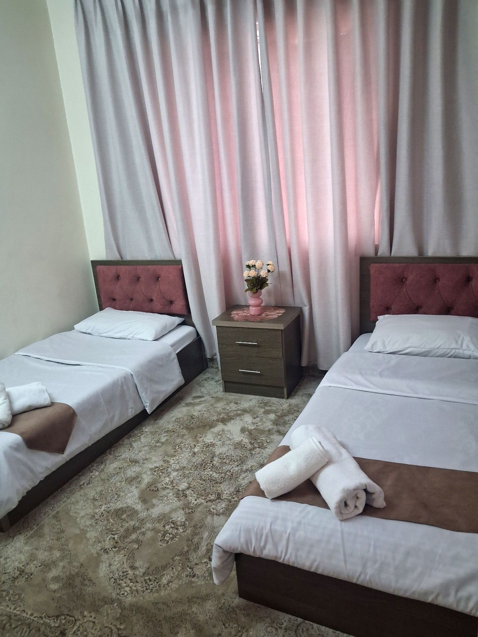 تناول الطعام داخل الغرفة