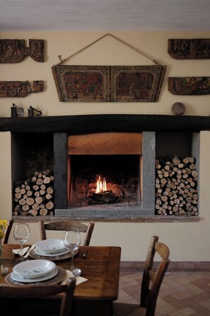 Dining - Old farmhouse with pool, only 45 minutes from Rome and 15 minutes from the sea (Tolfa)