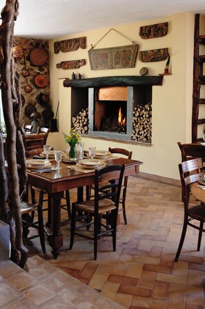Dining - Old farmhouse with pool, only 45 minutes from Rome and 15 minutes from the sea (Tolfa)