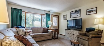 Cascades Studio right on the trail! Sleeps 3