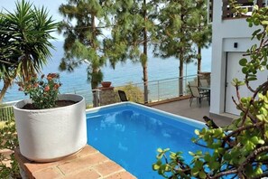 Outdoor pool - Villa's apartment on the beach, swimming pool A/C (Palermo)