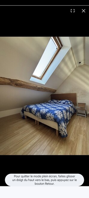 4 عدّة غرف نوم ومكواة/لوح كي وملاءات أسرّة