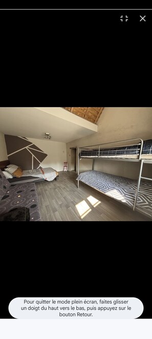 4 chambres, fer et planche à repasser, draps fournis