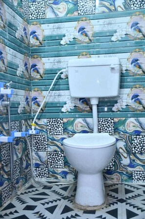 Standard Room | Bathroom