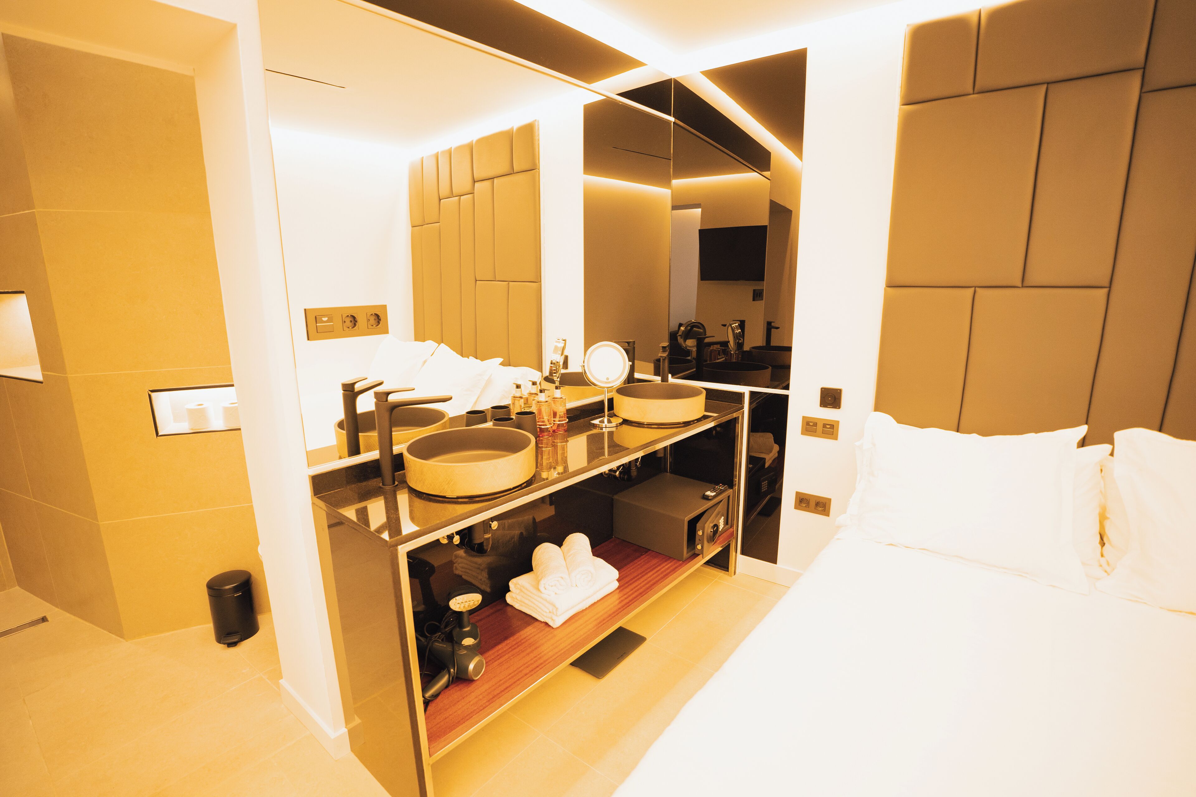 Suite, patio, vue vallée