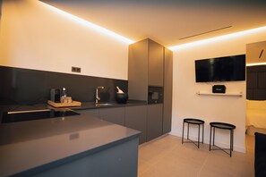 Suite, Patio, Valley View | Private kitchen