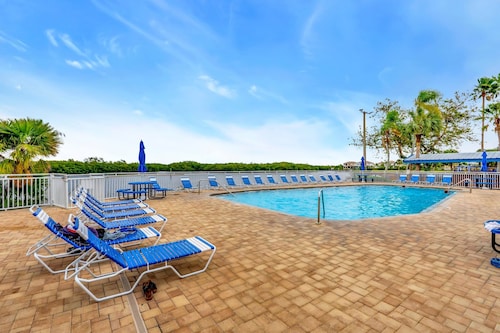 Sunset Suite Heated Pool Tennis Gym Balcony