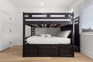 6 عدّة غرف نوم وخدمة الإنترنت