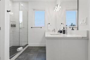 Bathroom - NEW Casa Cielo - Gorgeous Newly Built Tampa Home (Tampa)