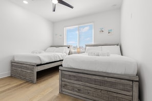 Apartment | 3 bedrooms, desk, Internet - NEW Casa Sol - Luxury Townhome In Prime Location (Tampa)