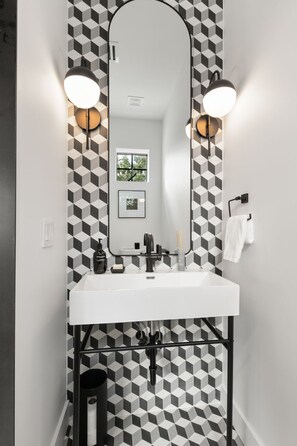 Apartment | Bathroom - New The Artist House - Luxury Hyde Park Home (Tampa)