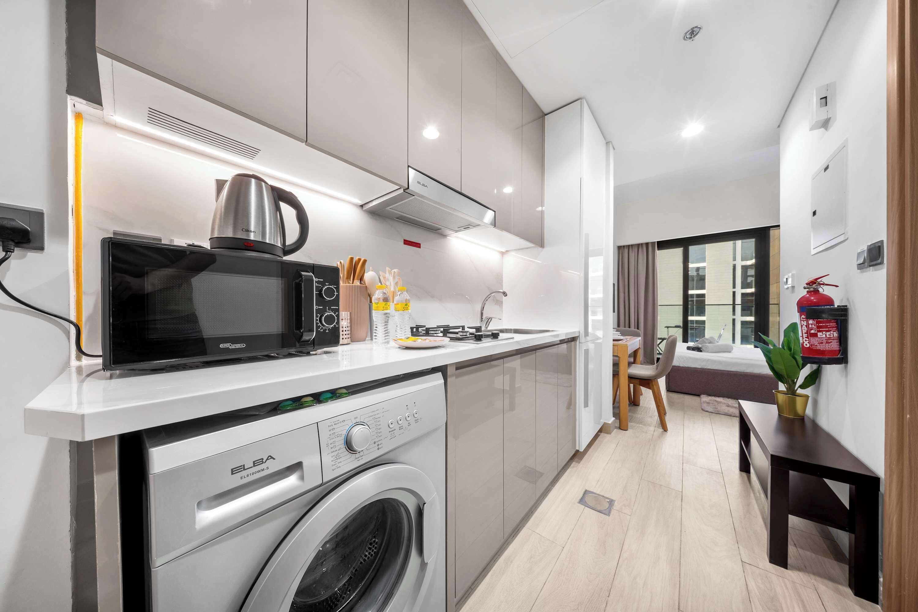 Fridge, microwave, oven, stovetop