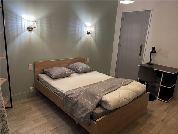 2 habitaciones, escritorio, wifi gratis y ropa de cama