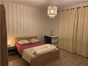 2 chambres, bureau, accès au Wi-Fi (inclus), literie fournie
