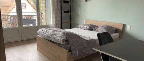 2 chambres, bureau, Wi-Fi gratuit, draps fournis