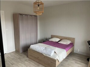 2 bedrooms, desk, free WiFi, bed sheets - Chill & relax (Limoges)