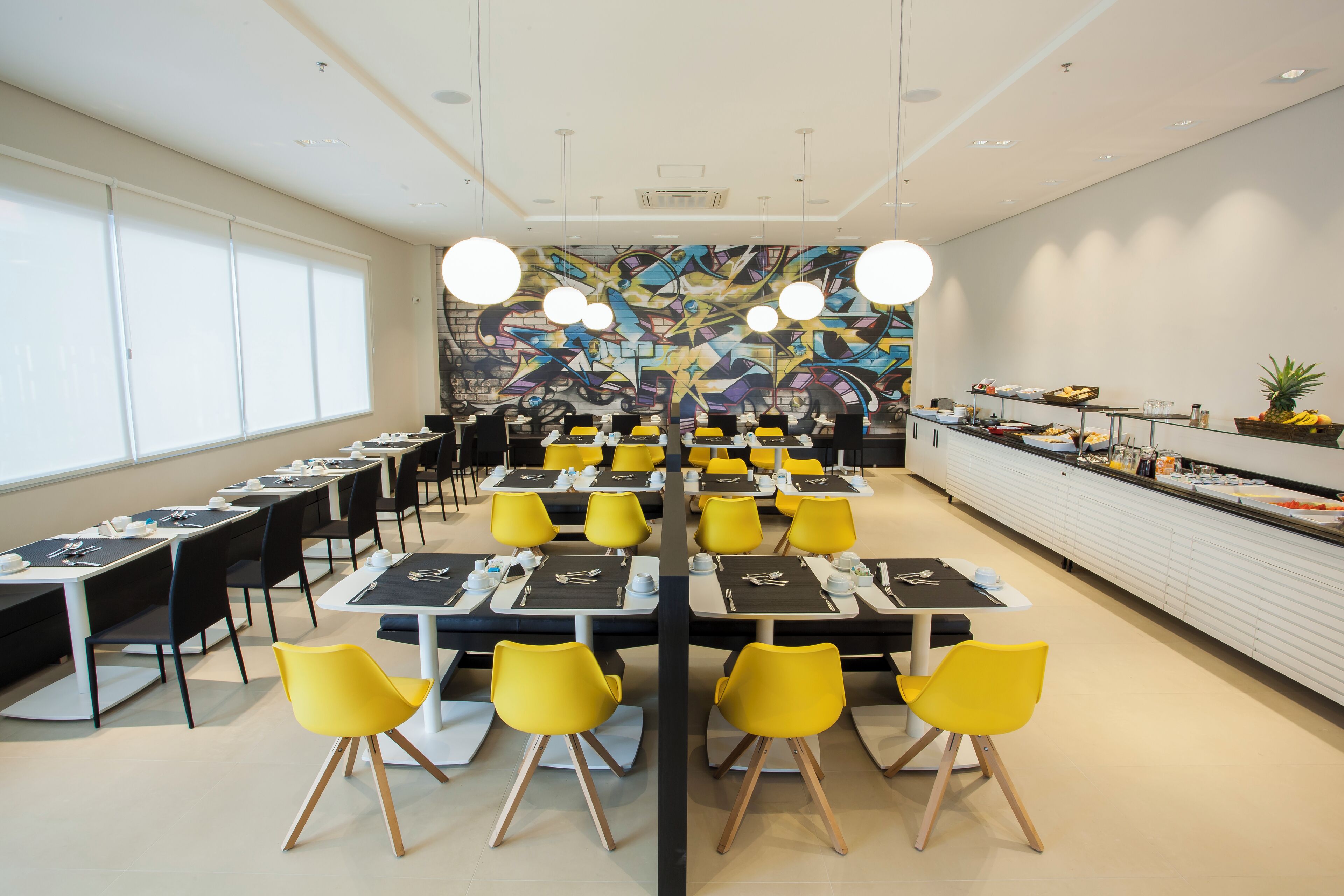 朝食 (ビュッフェ)、毎日提供 (無料)