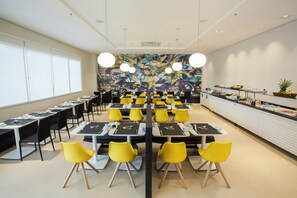 Free daily buffet breakfast - Transamerica Wise Indaiatuba (Indaiatuba)