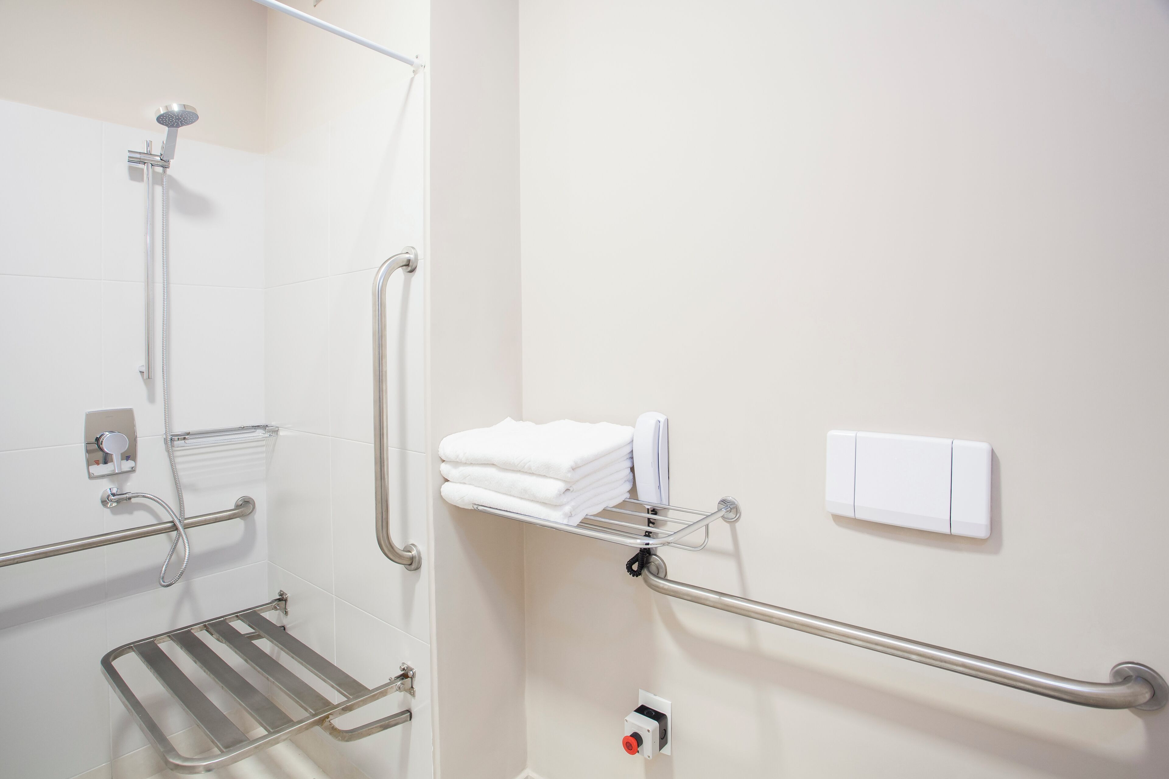 エクスクルーシブ ツインルーム シティビュー | バスルーム | シャワー、バスアメニティ (無料)、ヘアドライヤー、タオル