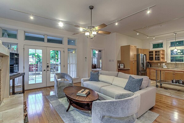 TV, fireplace, offices