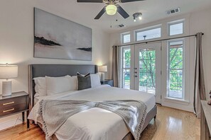 5 bedrooms, desk, WiFi, bed sheets