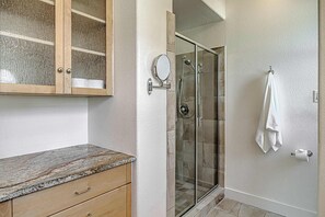Shower, hair dryer, towels, shampoo