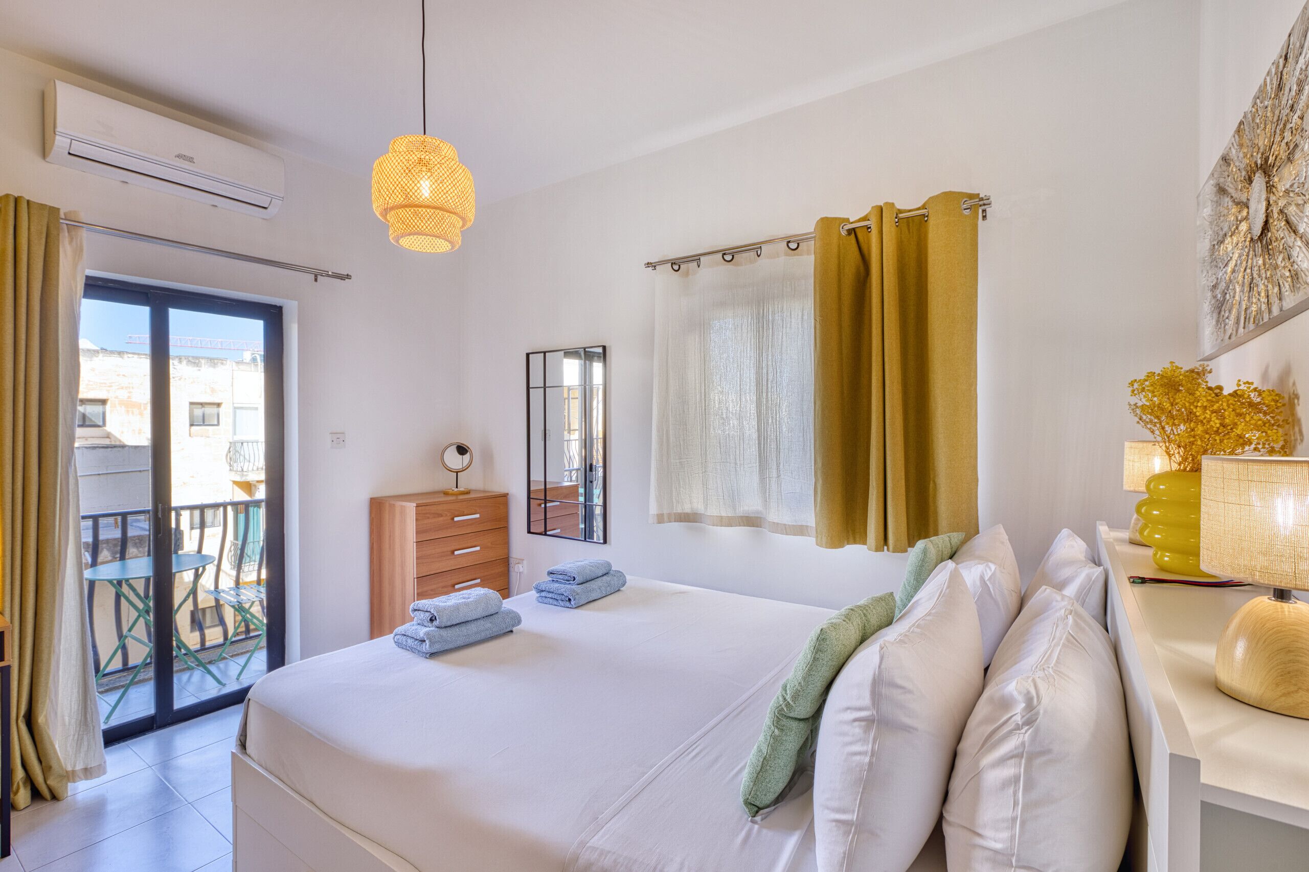 2 bedrooms, desk, iron/ironing board, free WiFi