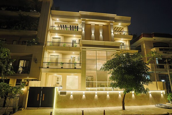 Mặt tiền nơi lưu trú