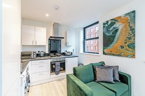 Basic Apartment, 3 Bedrooms, Non Smoking | Living area