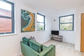 Basic Apartment, 3 Bedrooms, Non Smoking | Living area