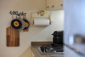 冷蔵庫、コンロ、食器洗い機、コーヒー / ティーメーカー