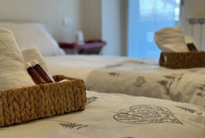 2 chambres, fer et planche à repasser, Wi-Fi gratuit, draps fournis