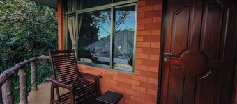 烏尊瓦瀑布山林小屋