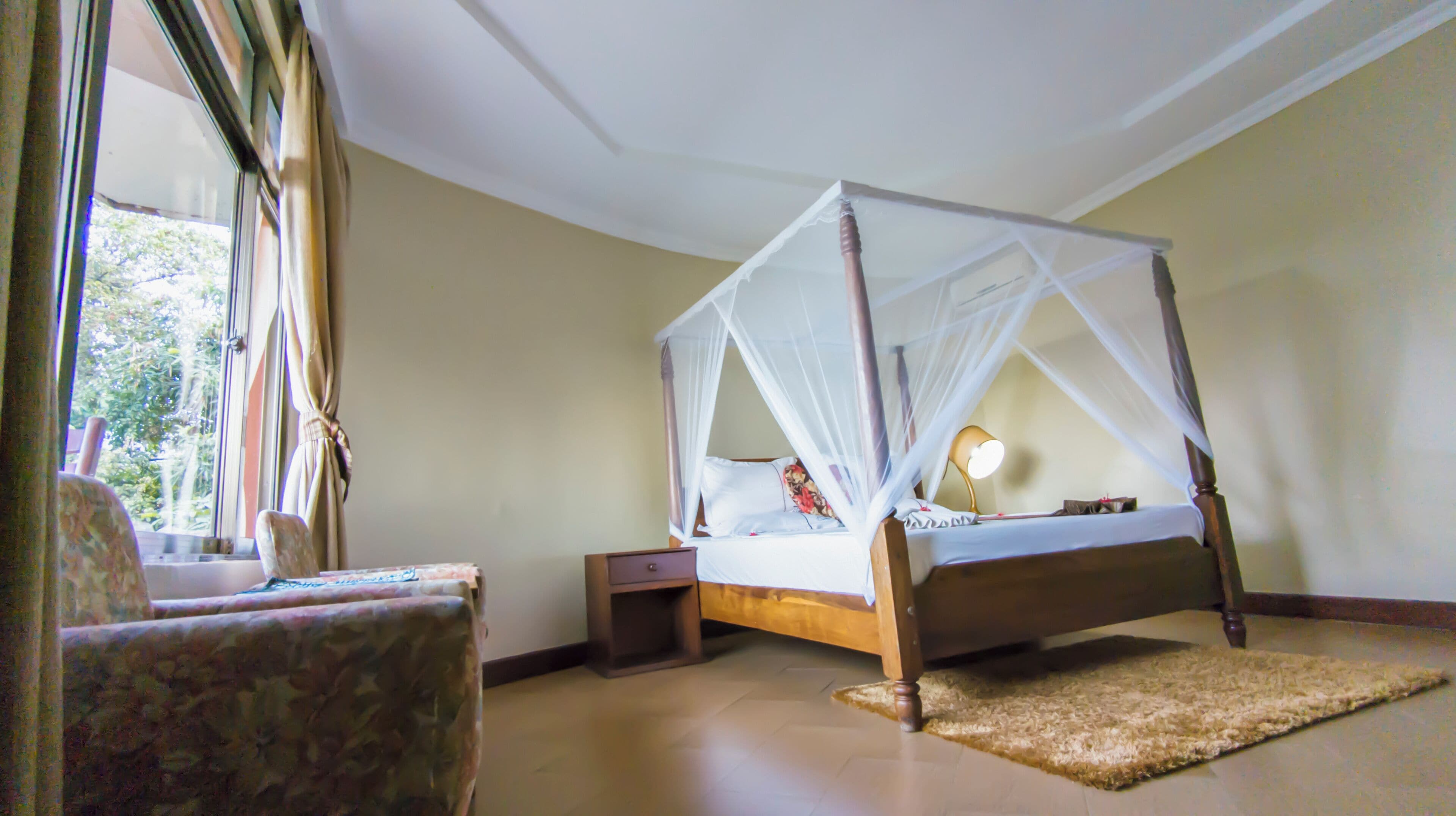 Habitación doble Deluxe, balcón, vista a la montaña | Escritorio, espacio para trabajar con laptop y wifi gratis 