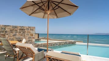 Seafront One Bedroom Cave Suite with Private Pool | Privat pool