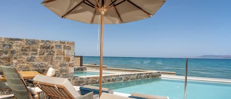 Seafront One Bedroom Cave Suite with Private Pool | Alberca privada