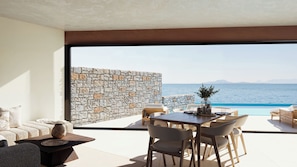 In-room safe, blackout drapes, soundproofing, iron/ironing board - Volta Seaside Boutique Hotel (Hersonissos)