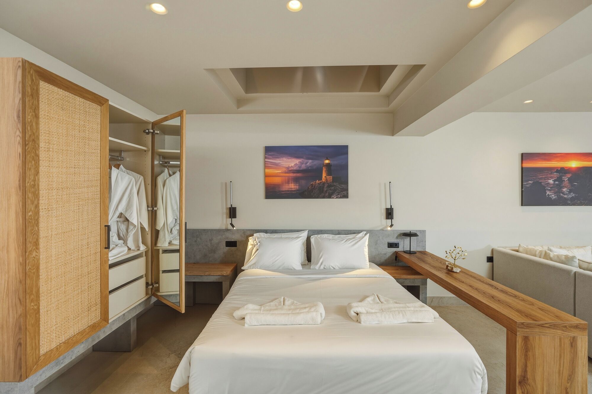 Seafront One Bedroom Cave Suite with Private Pool | Tallelokero huoneessa, pimennysverhot, äänieristys, silitysrauta/-lauta