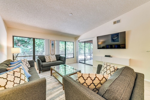 4 Mi to Siesta Beach: Condo w/ Community Perks!