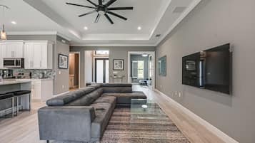 House (3 Bedrooms) | Interior