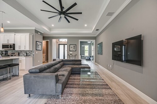 Serene, Pet-friendly Naples Home by Golf & Beaches