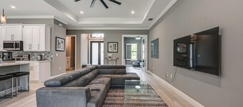 Serene, Pet-friendly Naples Home by Golf & Beaches