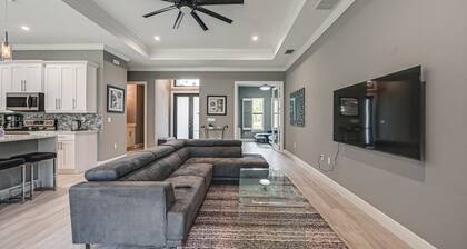Serene, Pet-friendly Naples Home by Golf & Beaches